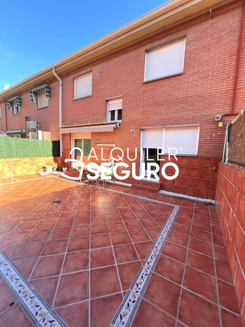 Vista exterior de Casa o xalet de lloguer en Getafe amb Aire condicionat, Calefacció i Terrassa