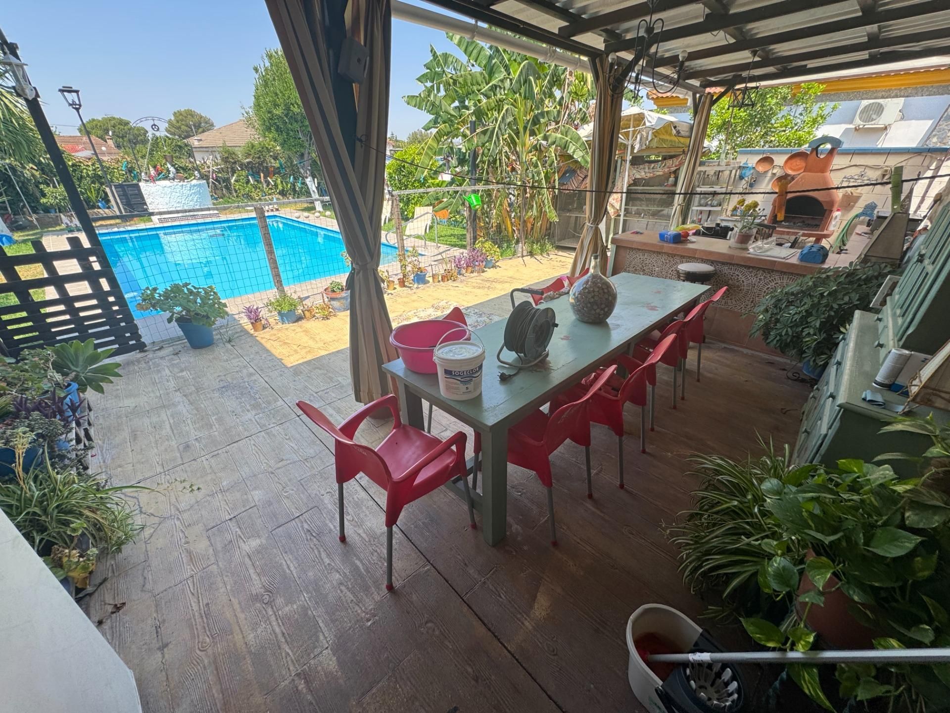 Terrassa de Casa o xalet en venda en Dos Hermanas amb Aire condicionat, Jardí privat i Piscina