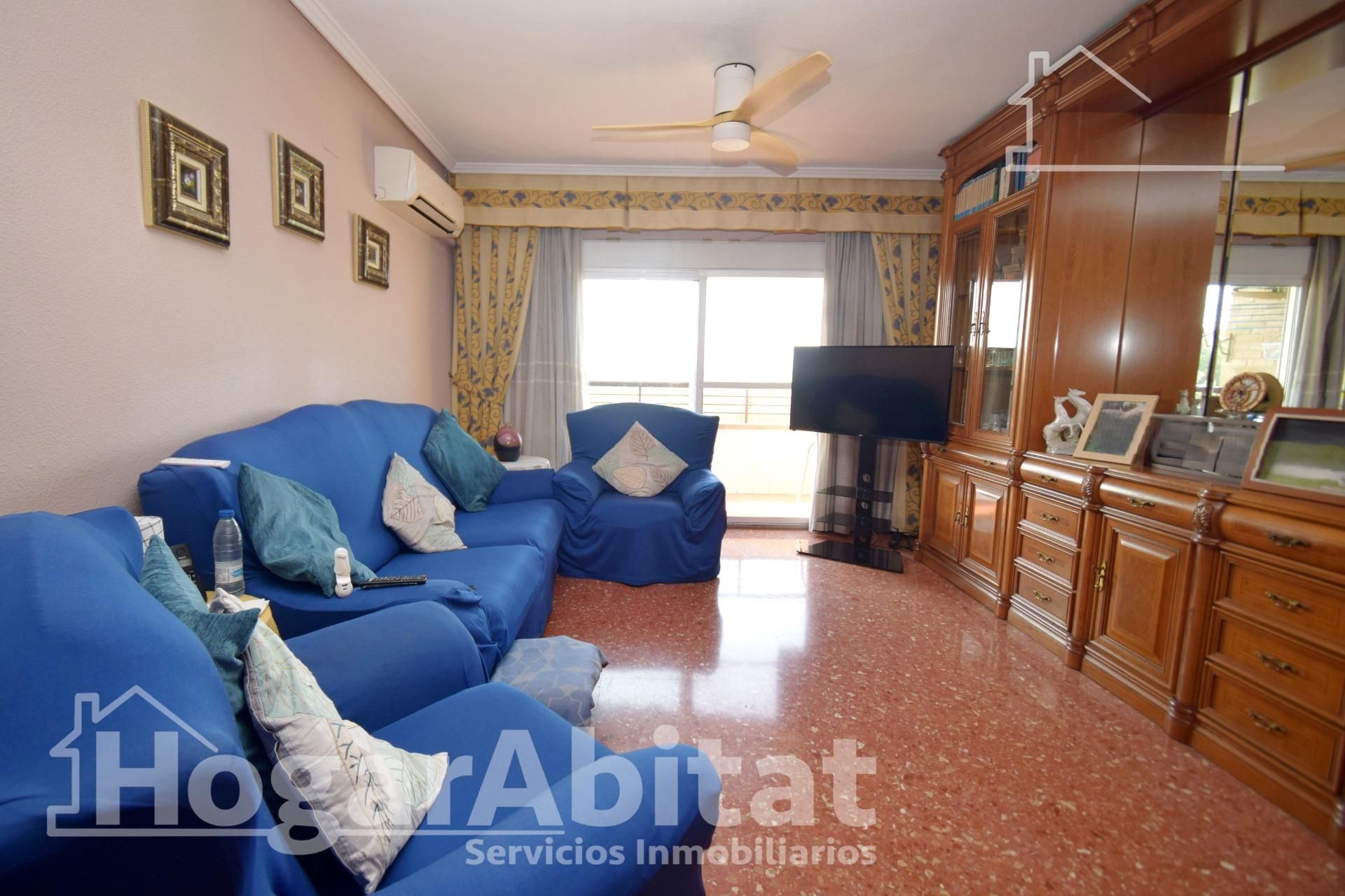 Living room of Flat for sale in Paterna  with Air Conditioner and Balcony