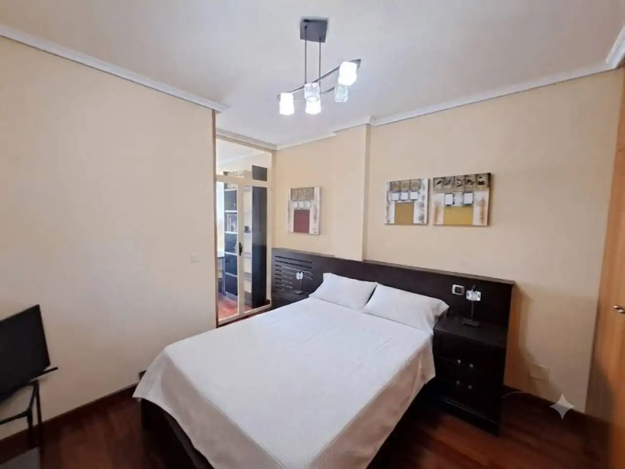 Flat for sale in Calle Sahagún, Universidad - Las Huelgas