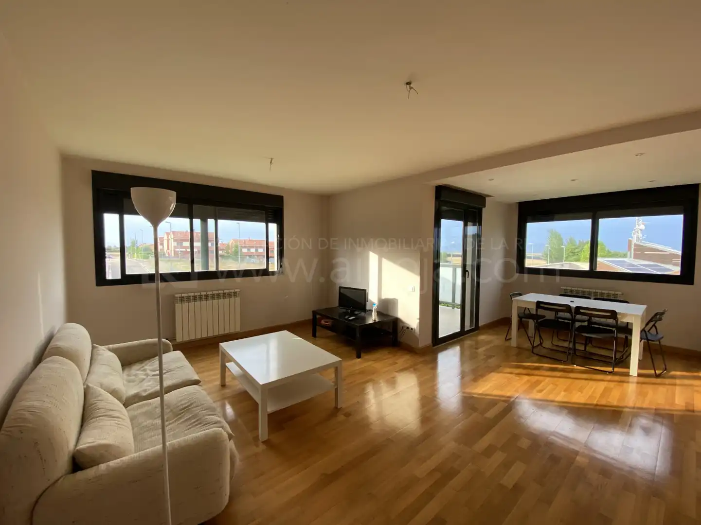 Sala de estar de Piso en venta en Cirueña con Calefacción, Terraza y Trastero