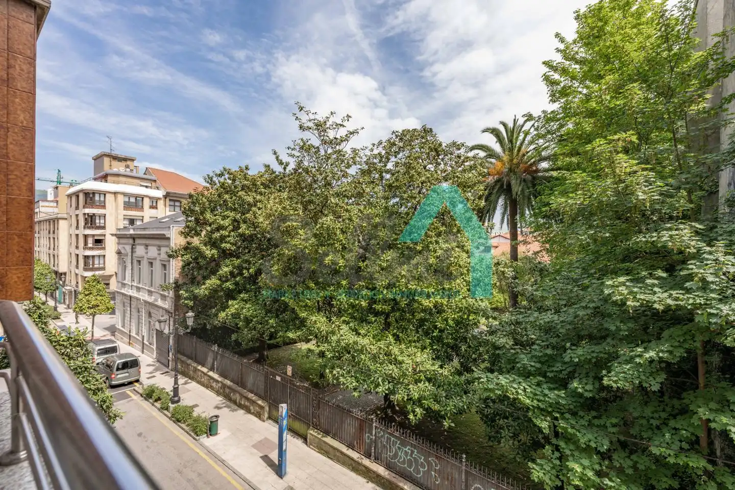 Vista exterior de Pis de lloguer en Oviedo  amb Calefacció, Parquet i Terrassa
