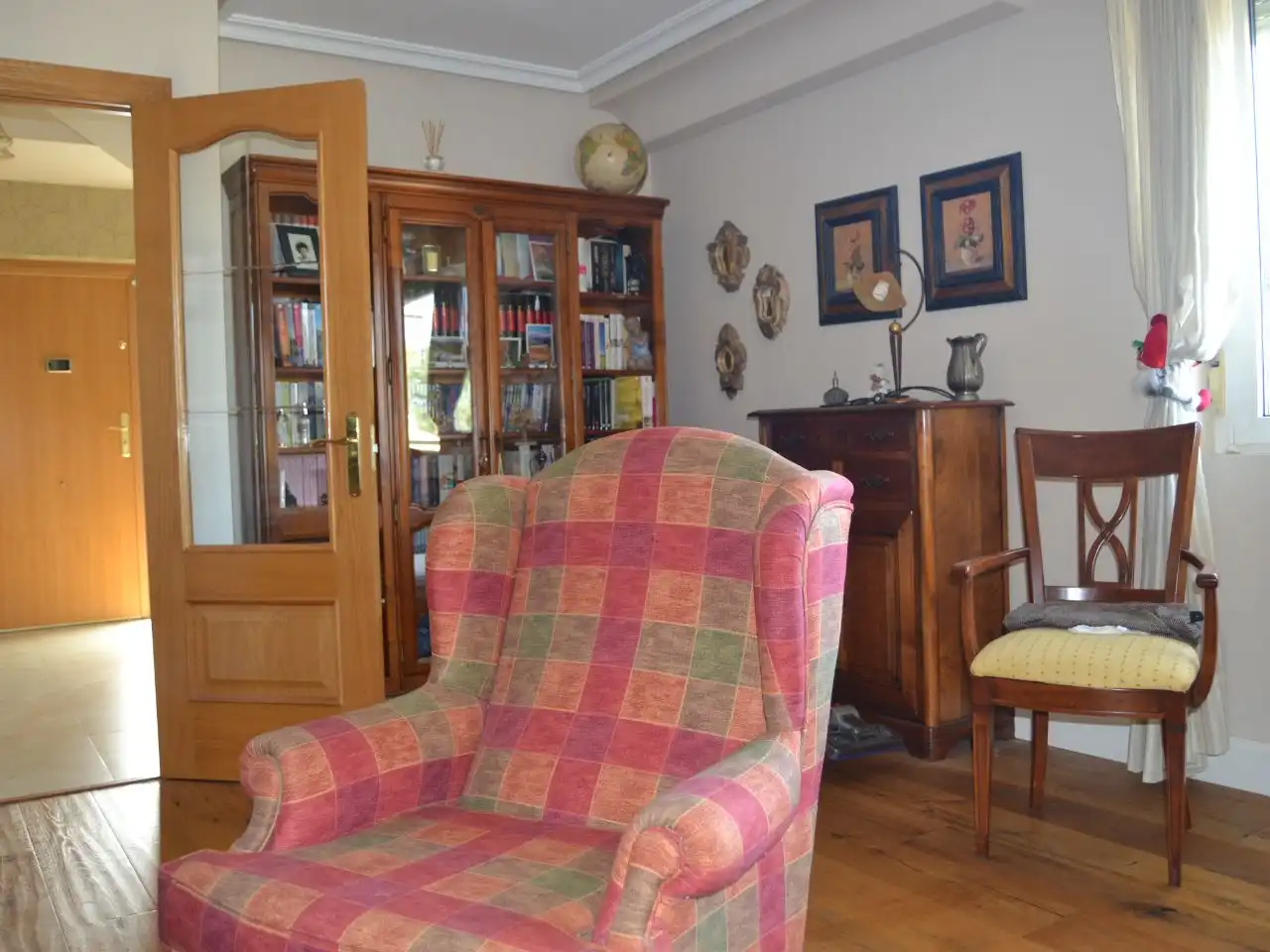 Sala d'estar de Casa adosada en venda en Sariegos amb Terrassa i Balcó