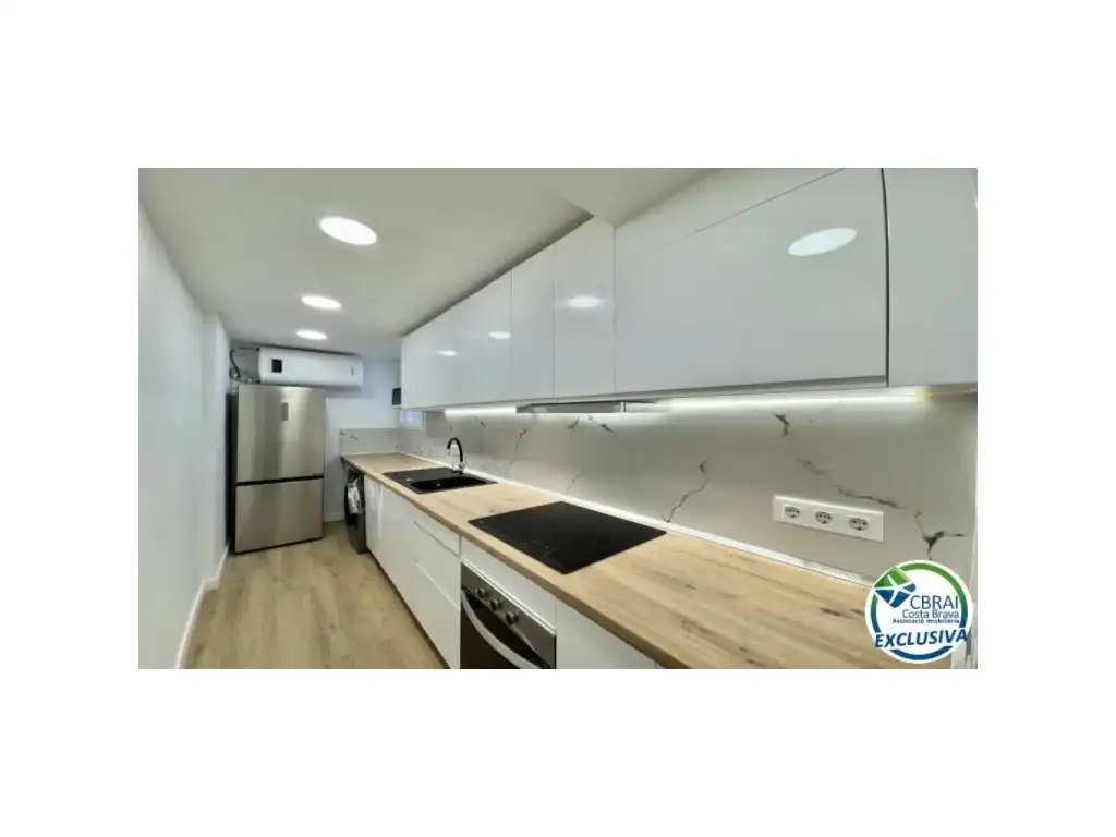 Flat with lift for sale in Avenida De La Gola De L'Estany 55, imagen 3
