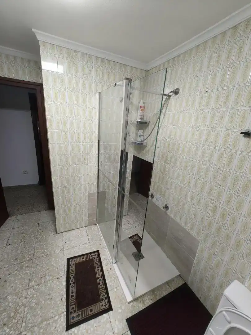 Bathroom of Flat for share in Oeste