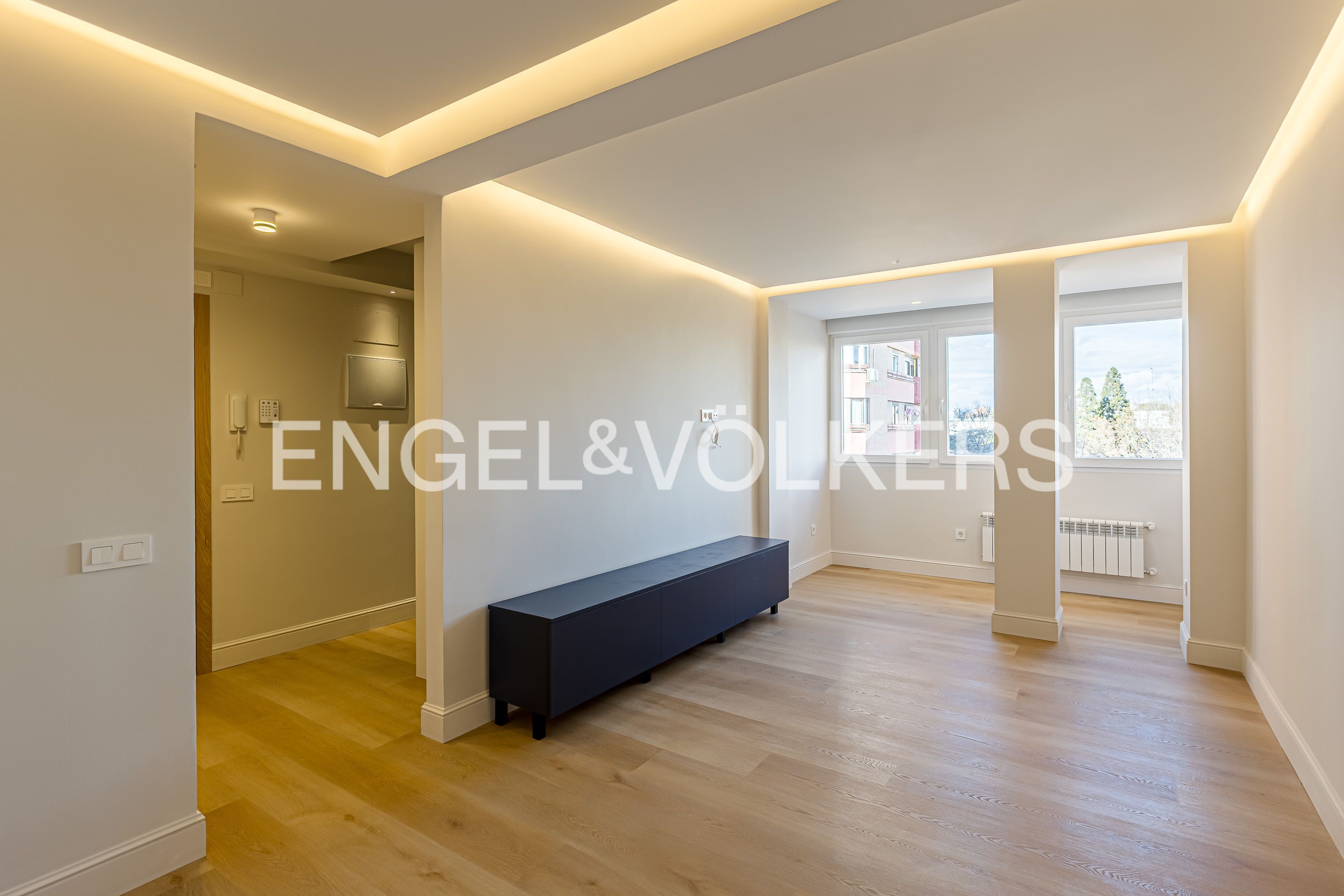Living room of Apartment for sale in  Madrid Capital  with Air Conditioner, Heating and Swimming Pool