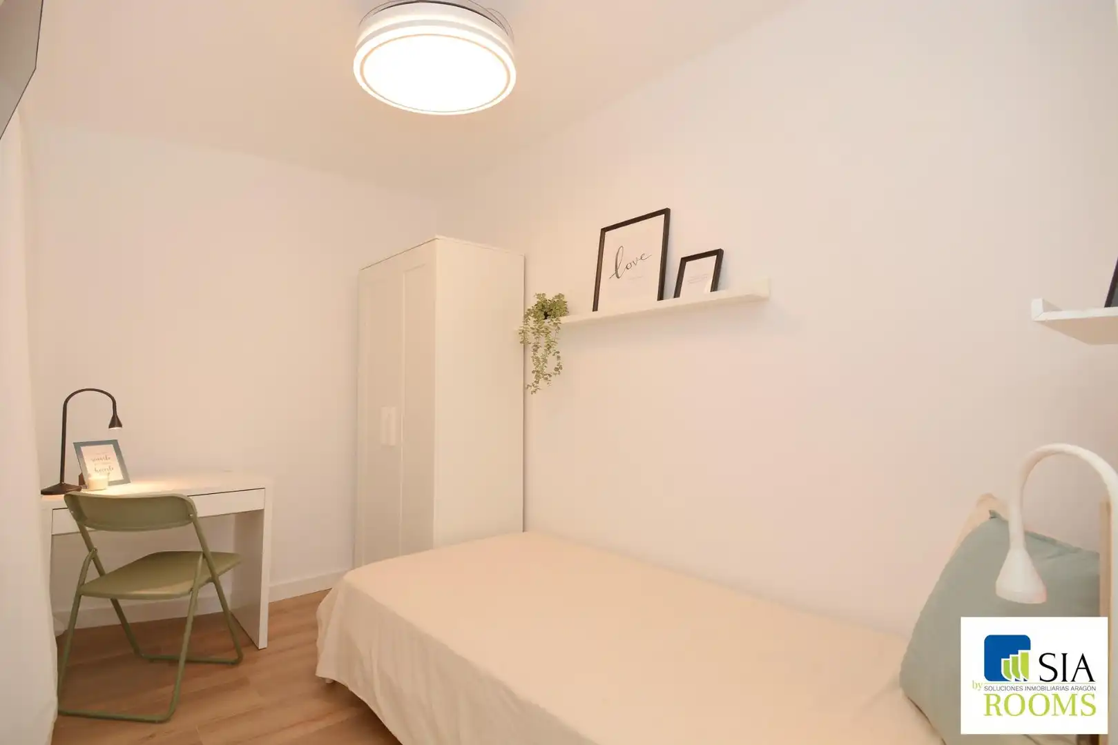 Room in Calle de Pamplona Escudero, 6, Universidad San Francisco