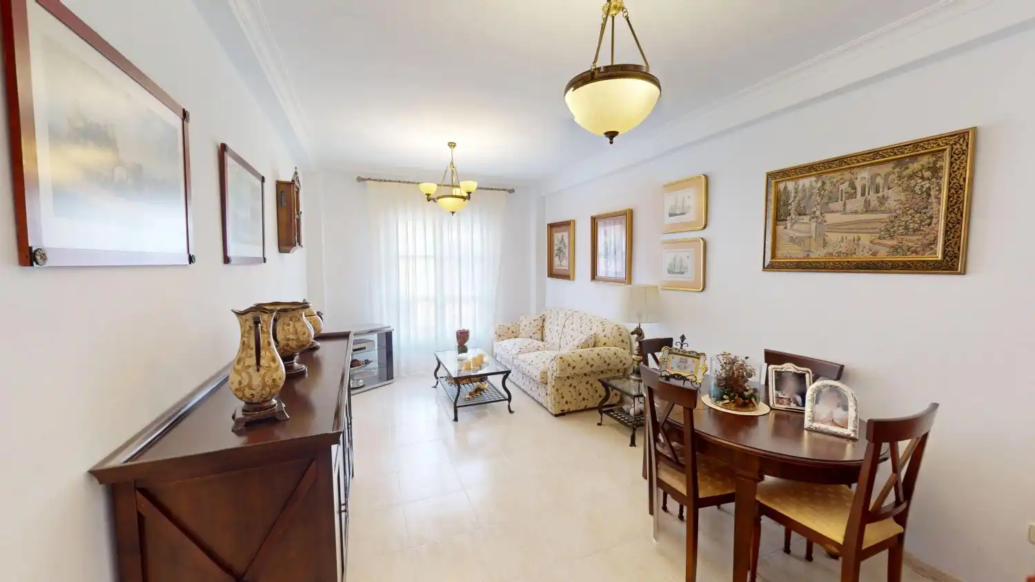 Sala d'estar de Casa o xalet en venda en Alcalá de Guadaira amb Aire condicionat i Terrassa