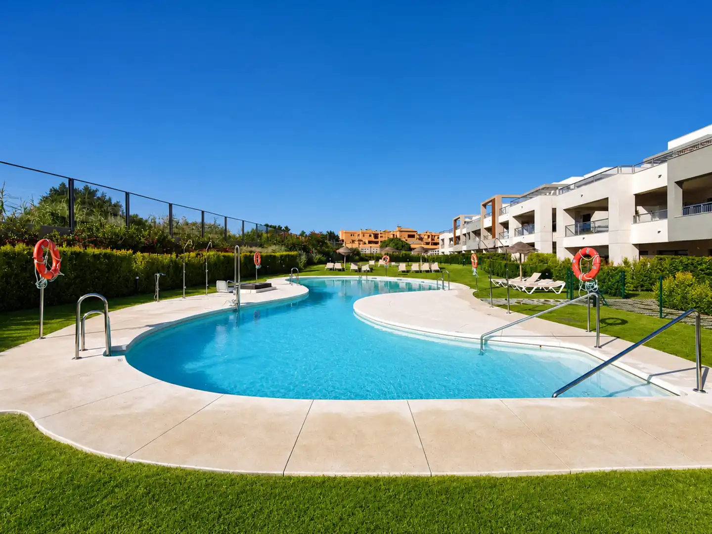 Piscina de Planta baja en venta en Casares con Aire acondicionado, Jardín privado y Terraza