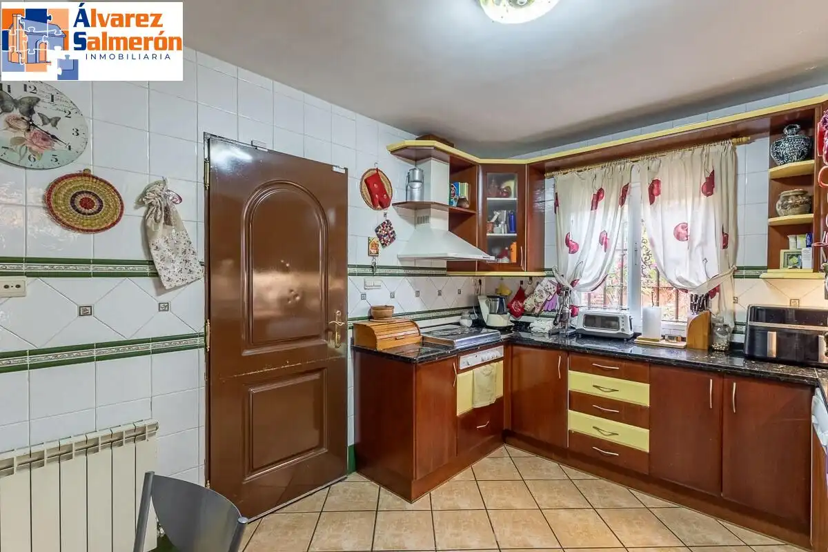Kitchen of Houses for sale in Huétor Vega  with Air Conditioner, Heating and Terrace