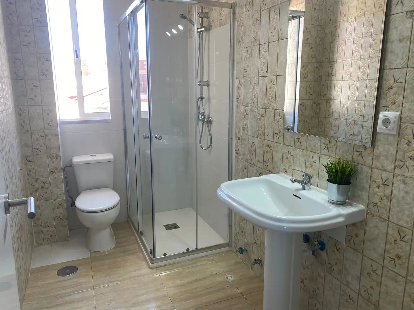 Room in Calle Hornero, 12, Opañel
