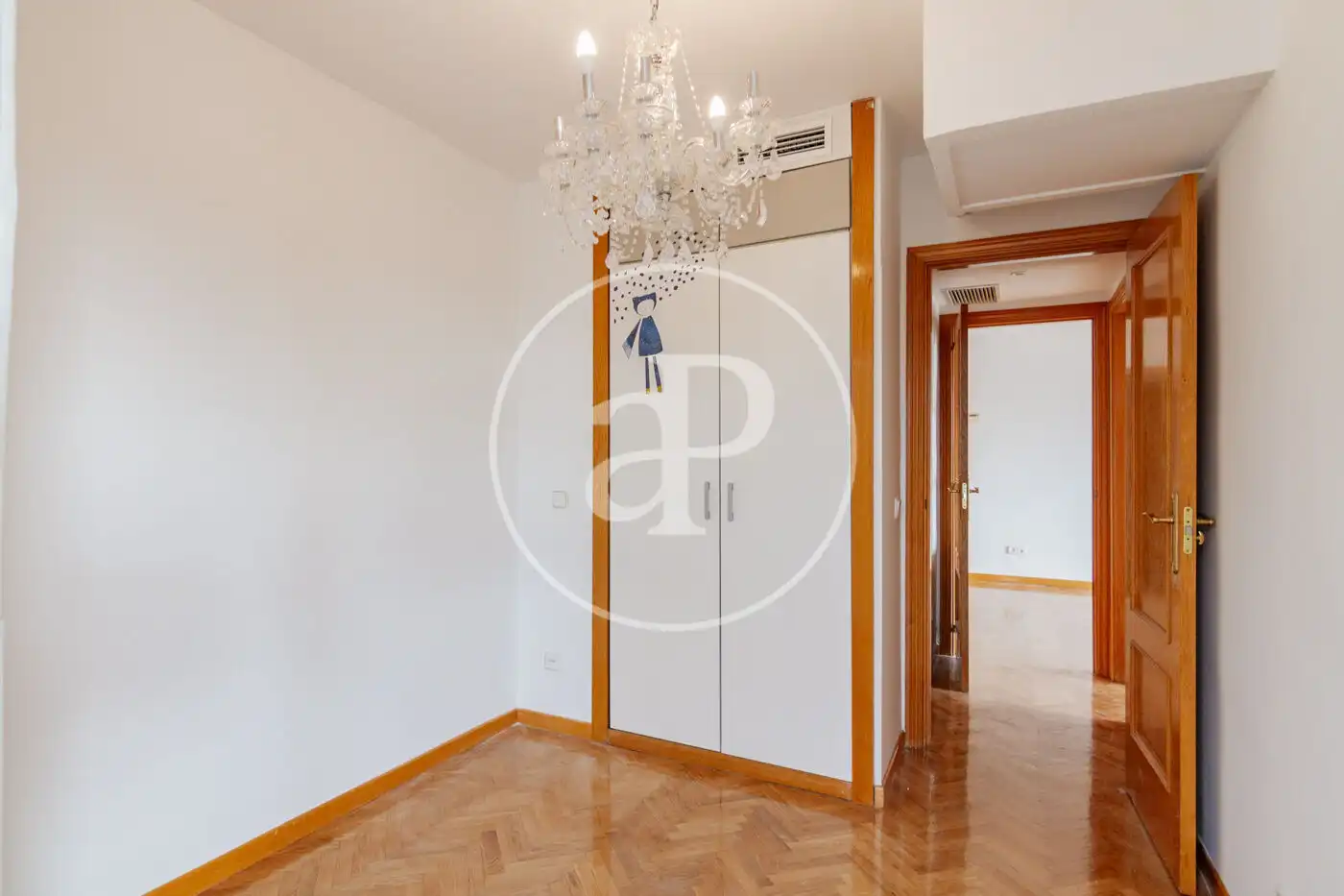 Dormitori de Pis de lloguer en Madrid amb Aire condicionat, Calefacció i Jardí privat