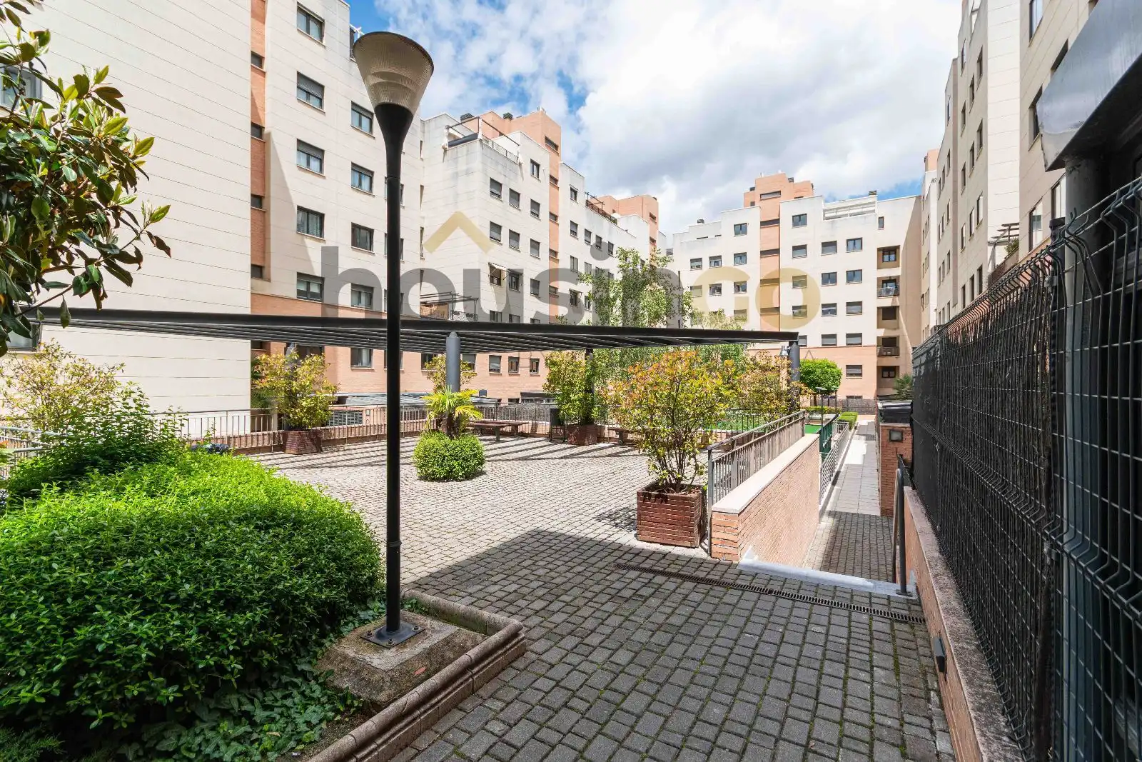 Außenansicht von Wohnung zur Miete in Madrid mit Klimaanlage, Heizung und Abstellraum