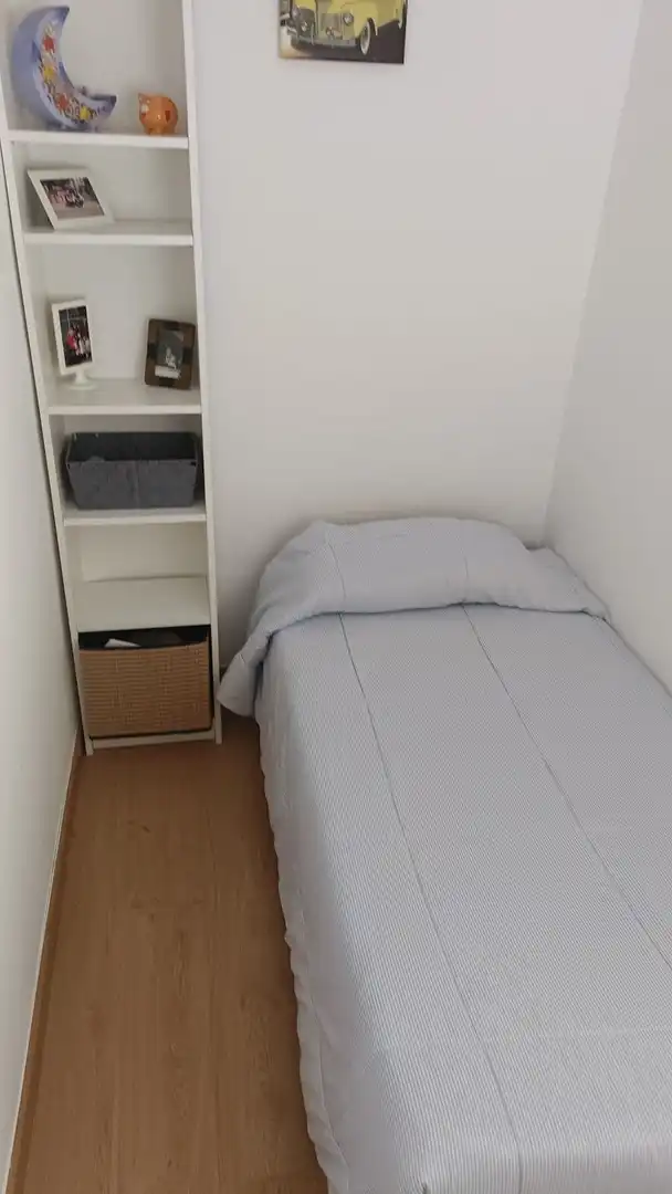 Dormitori de Pis per a compartir en Barcelona amb Aire condicionat, Calefacció i Moblat