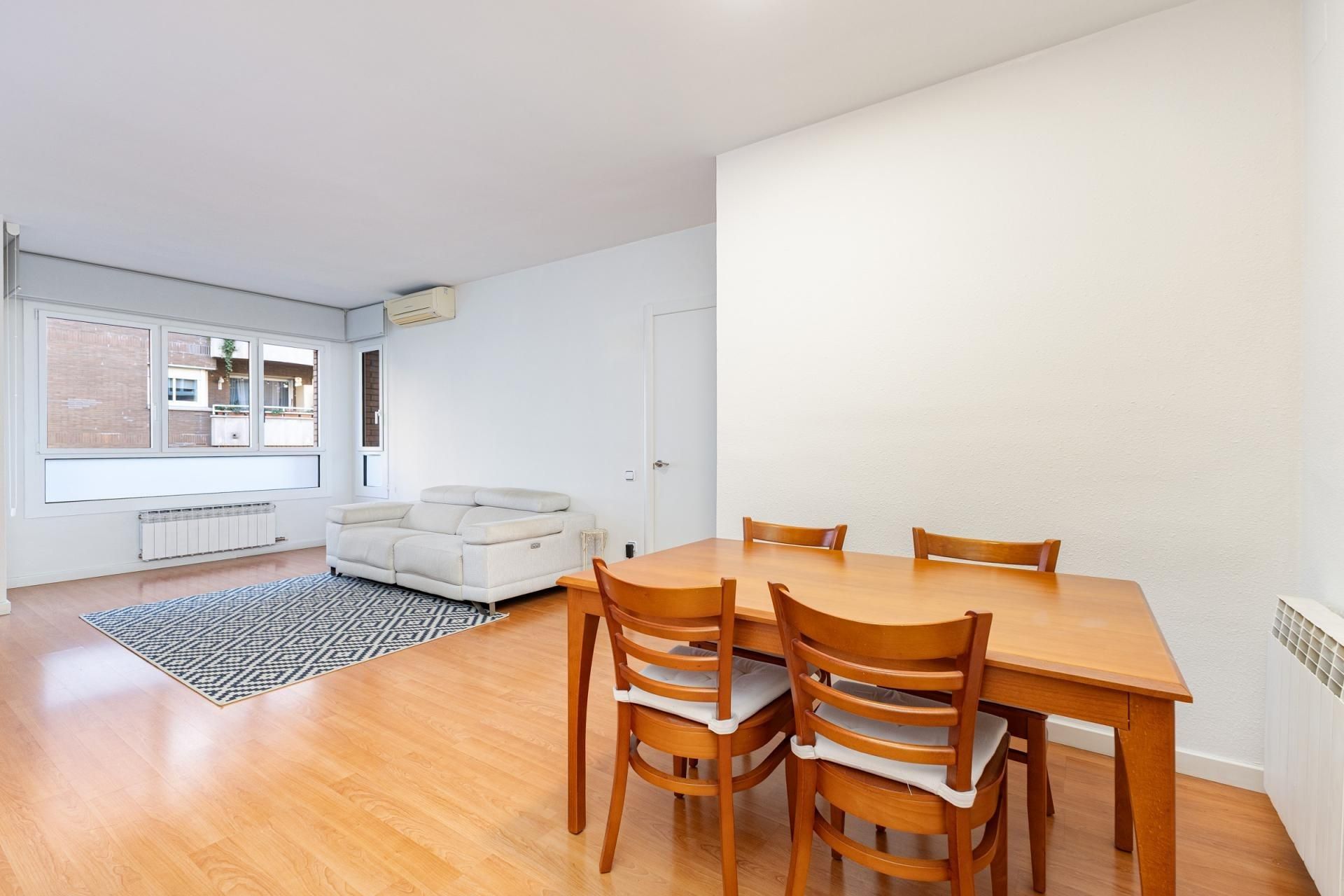 Dining room of Flat for sale in  Barcelona Capital  with Air Conditioner, Heating and Balcony