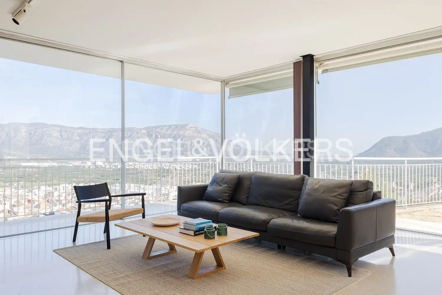 Sala d'estar de Casa o xalet de lloguer en Tavernes de la Valldigna amb Aire condicionat, Calefacció i Jardí privat