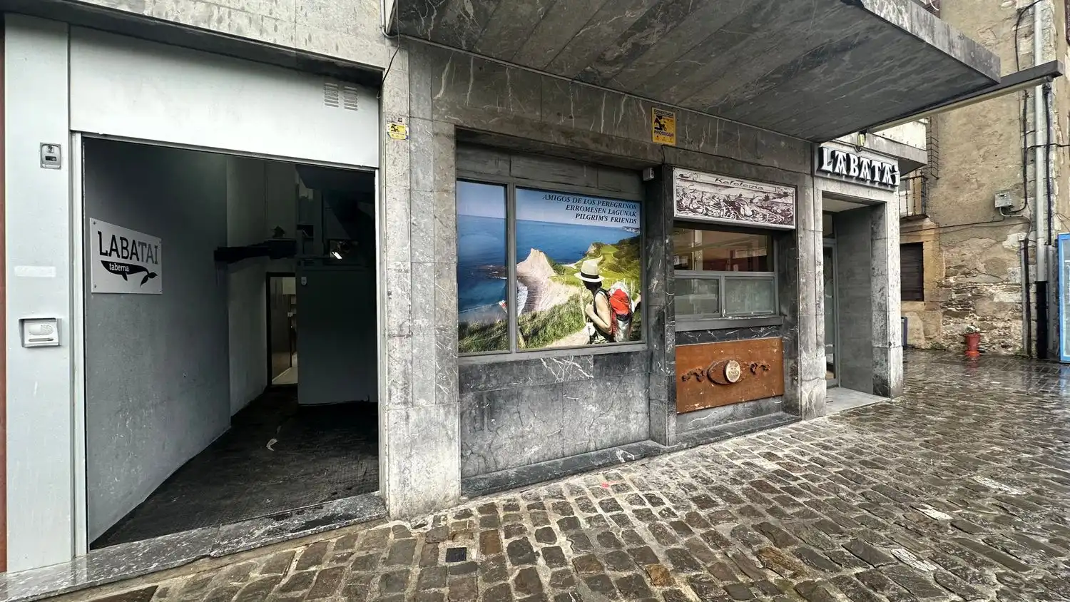 Exterior view of Commercial properties for sale in Deba  with Air Conditioner