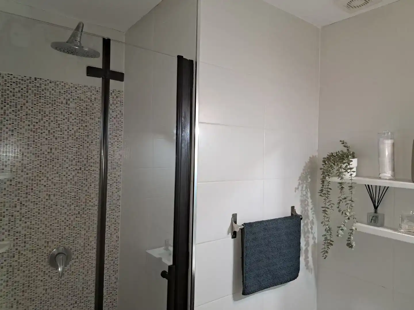 Baño de Casa adosada en venta en Valencia con Aire acondicionado, Parquet y Trastero