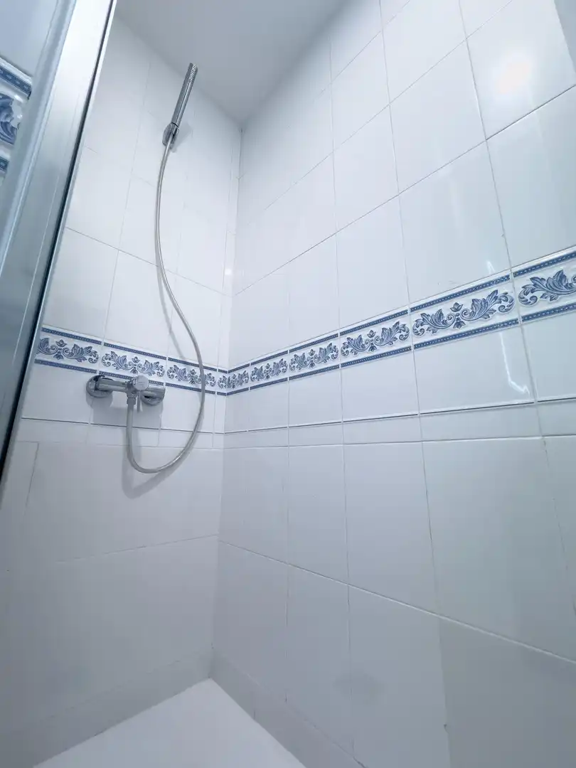 Baño de Piso de alquiler en Alicante / Alacant con Aire acondicionado y Terraza