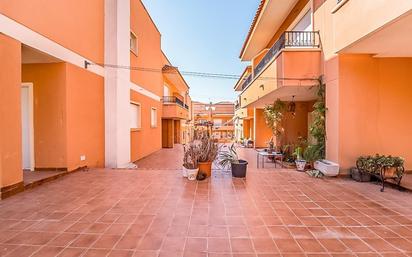 Vista exterior de Casa o xalet en venda en Orihuela amb Piscina comunitària