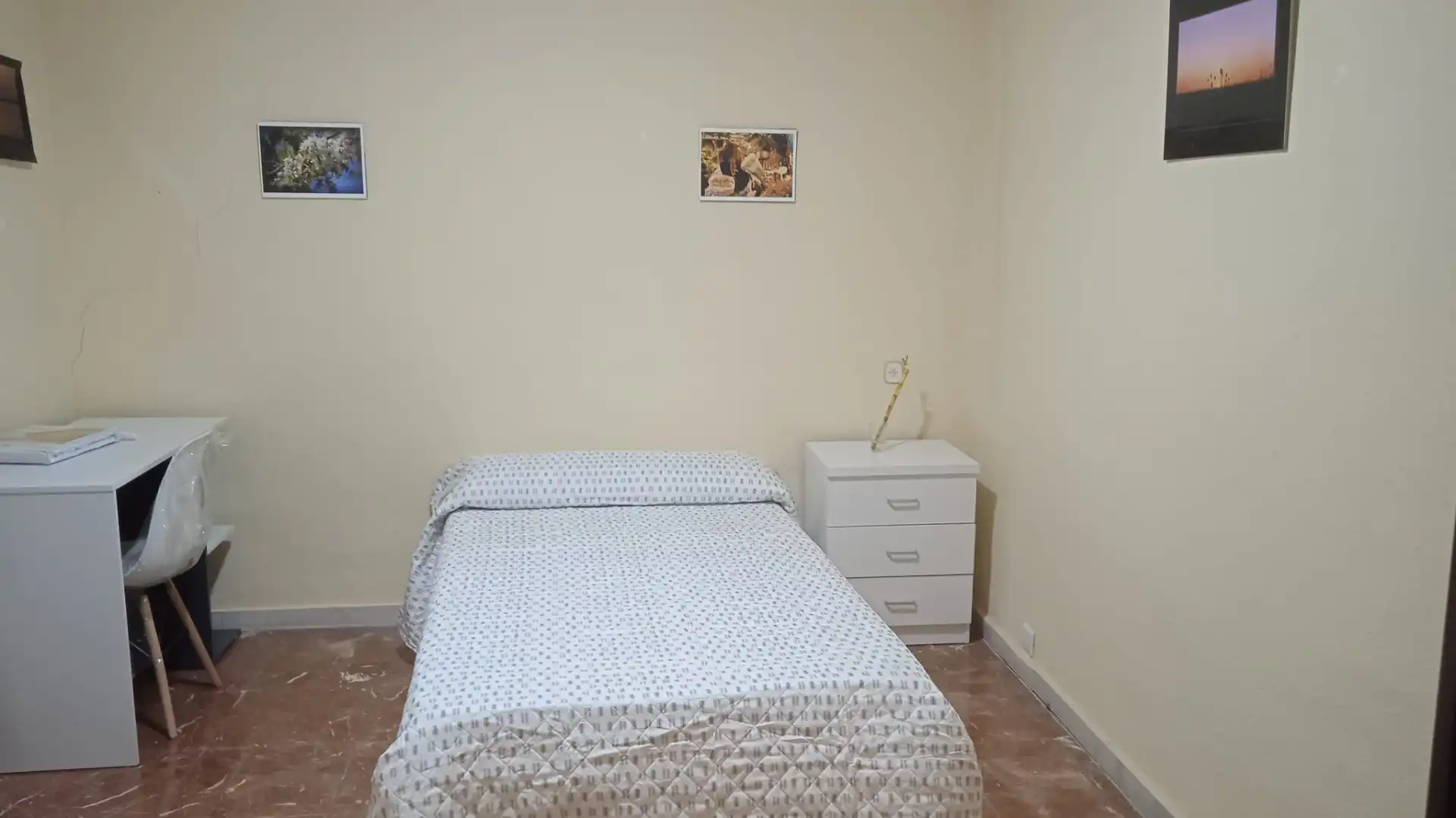 Schlafzimmer von Wohnung zur untervermieten in Salamanca mit Heizung, Parkett und Möbliert
