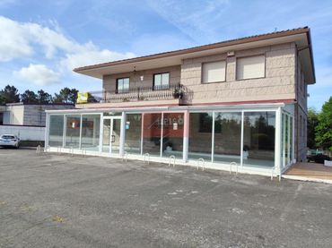 Chalet con balcón en venta en Vilamarín