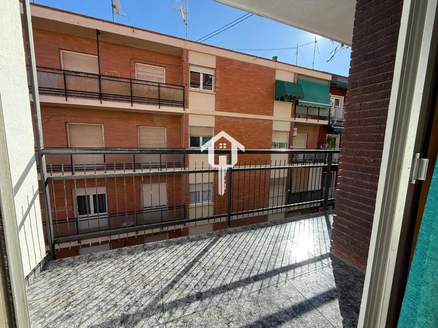 Vista exterior de Pis en venda en Alicante / Alacant amb Moblat i Balcó