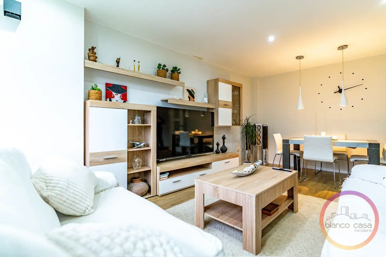 Sala de estar de Casa o chalet en venta en Carballo con Calefacción, Jardín privado y Trastero