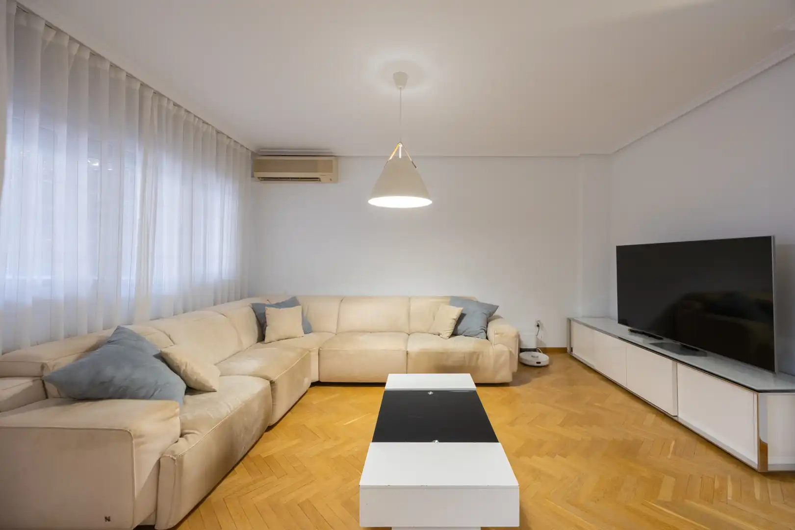 Living room of Houses for sale in Toledo  with Air Conditioner, Heating and Private garden