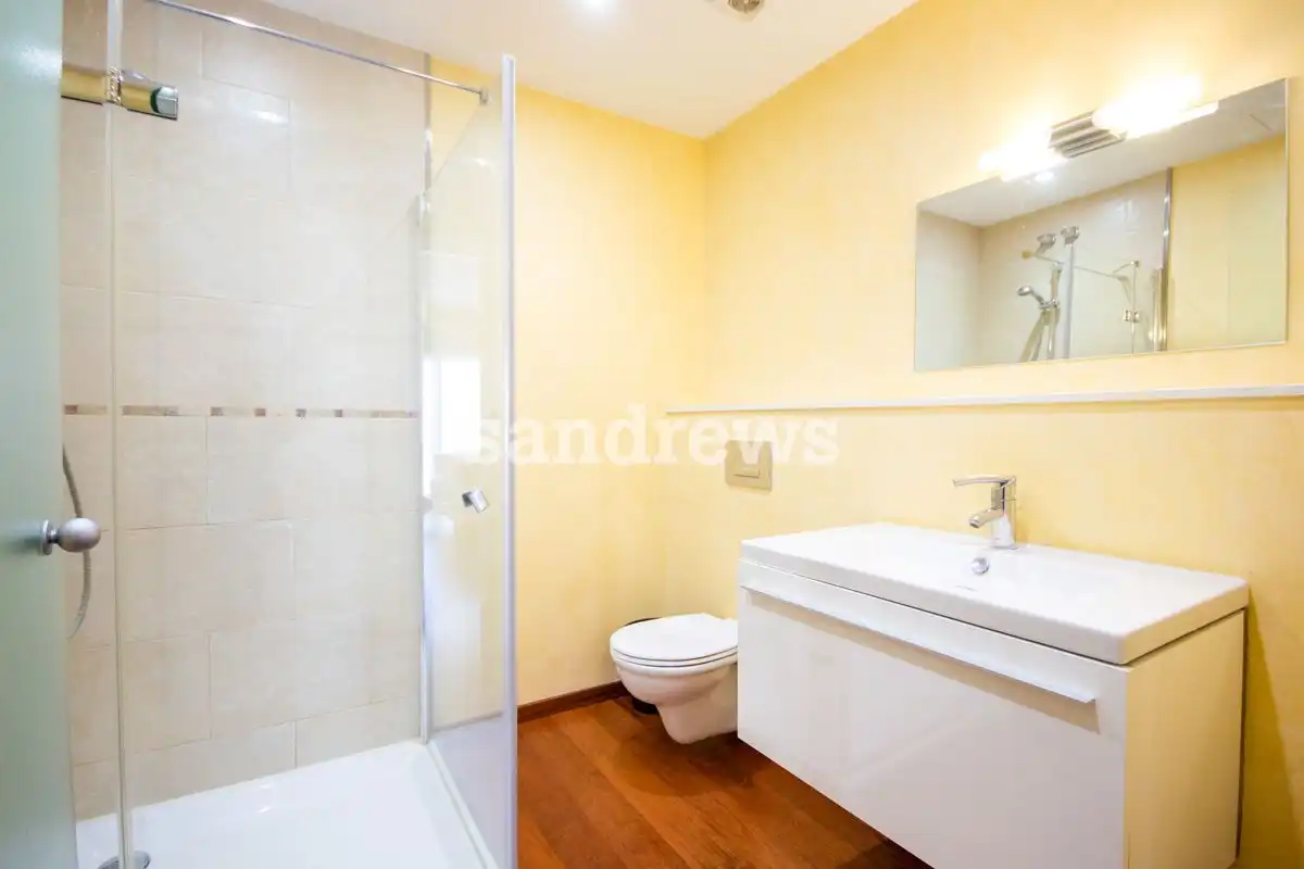 Baño de Casa adosada en venta en Vilafant con Aire acondicionado, Calefacción y Jardín privado