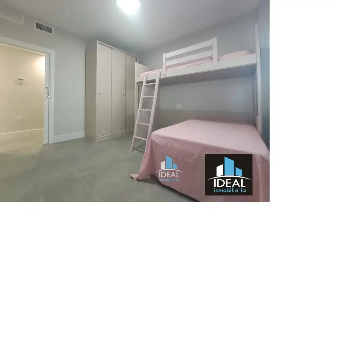Habitación de Casa adosada en venta en Villanueva de la Serena con Aire acondicionado, Calefacción y Terraza