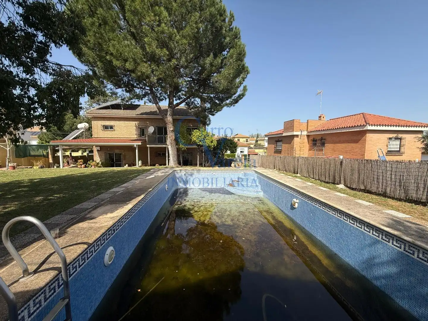 Vista exterior de Casa o chalet en venta en Montequinto con Aire acondicionado, Calefacción y Jardín privado