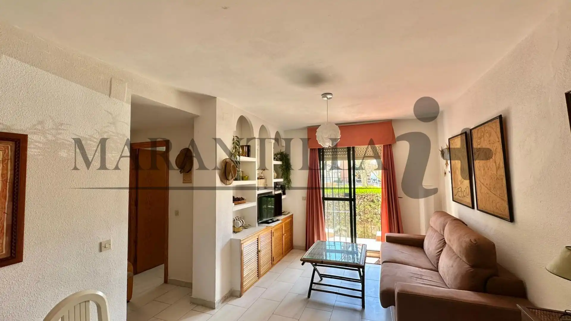 Sala de estar de Planta baja en venta en Islantilla con Jardín privado, Terraza y Amueblado