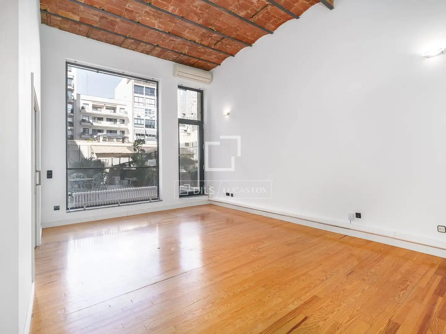 Exterior view of Flat for sale in Barcelona  with Air Conditioner, Terrace and Storage room