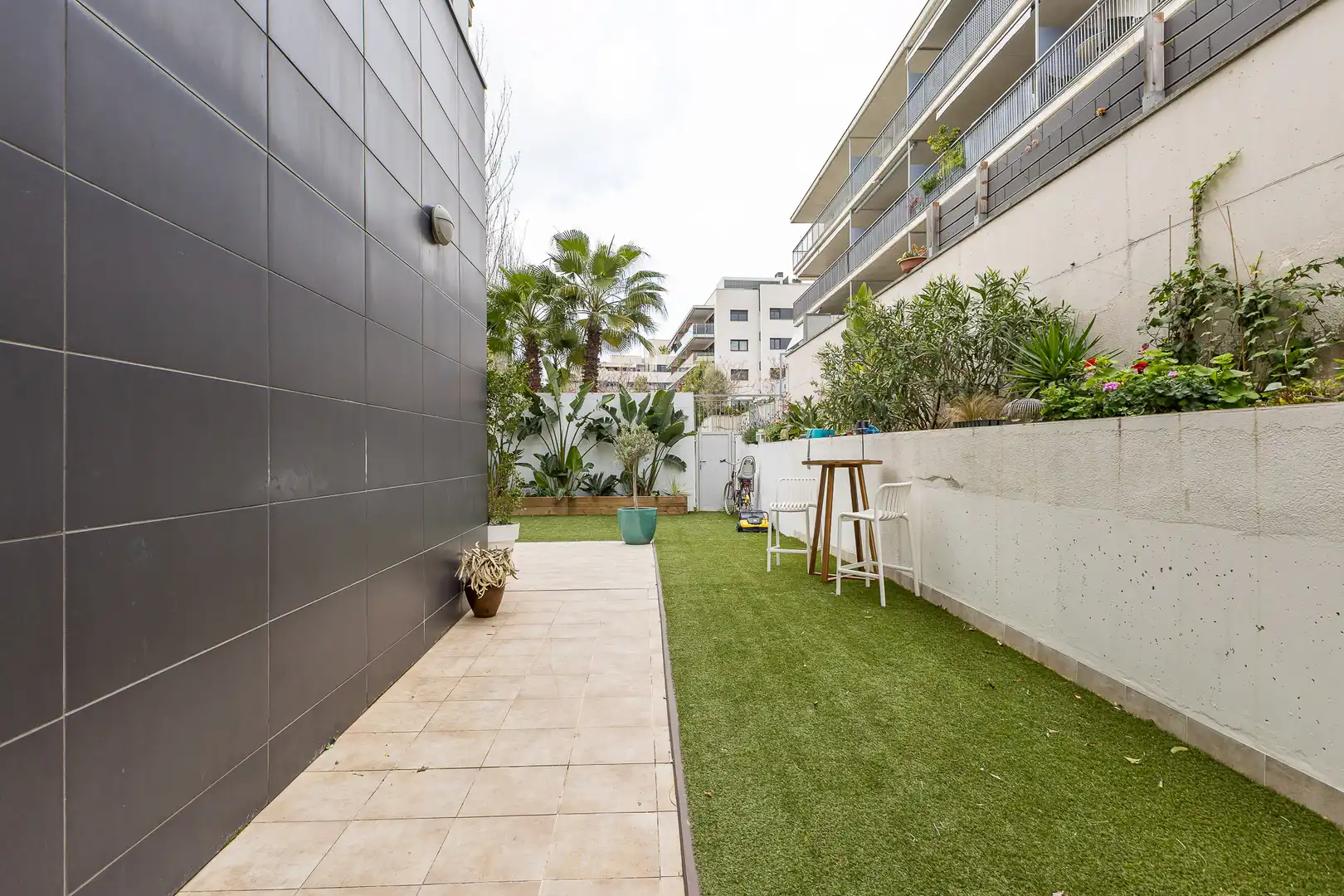 Terrasse von Wohnungen zum Verkauf in Sitges mit Klimaanlage, Heizung und Privatgarten