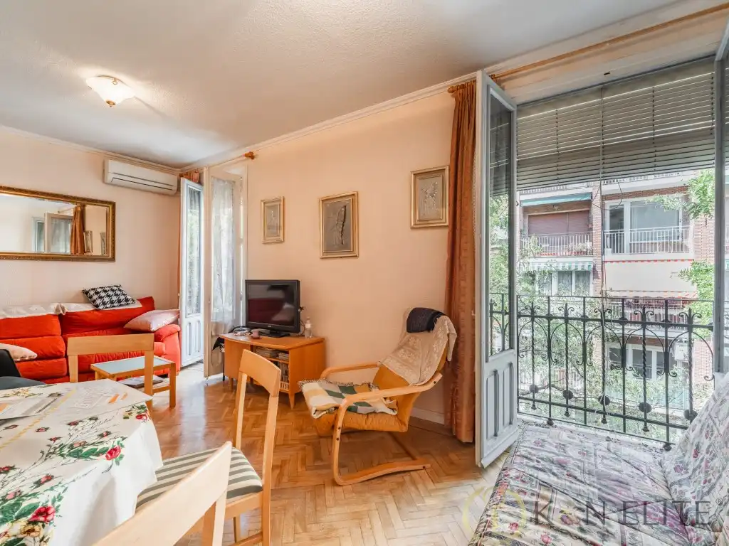 Living room of Flat for sale in Madrid  with Air Conditioner, Heating and Balcony