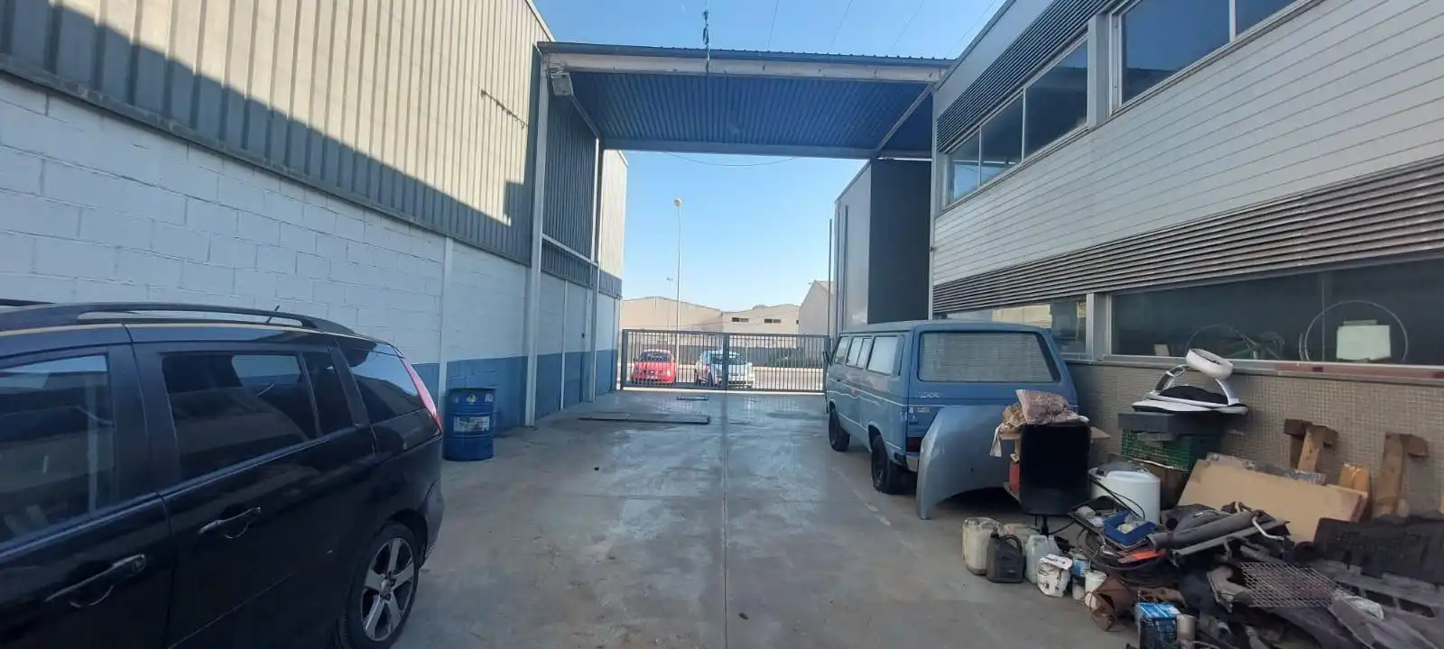 Aparcament de Nau industrial en venda en Alicante / Alacant