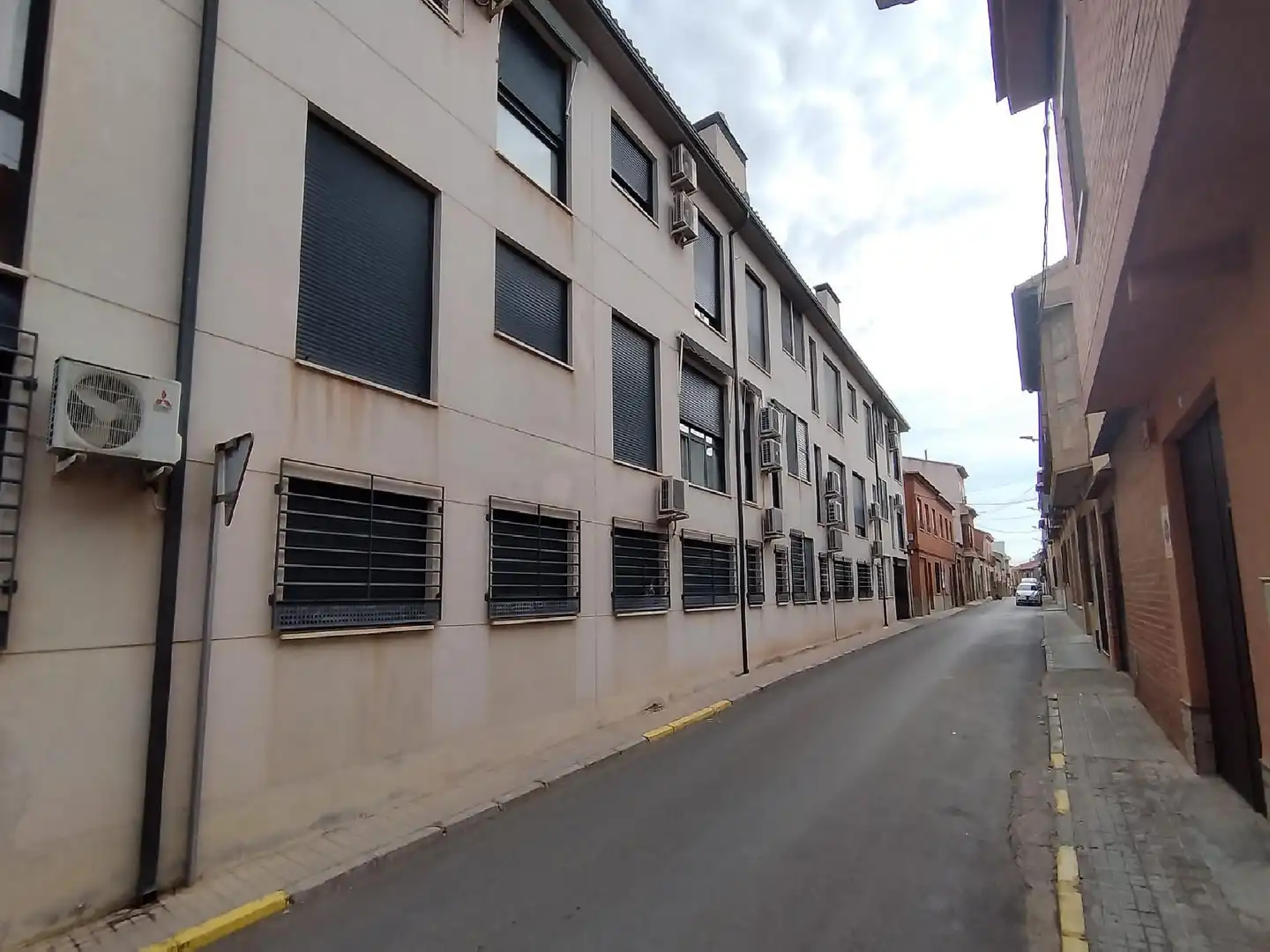 Exterior view of Garage for sale in Madridejos, Toledo