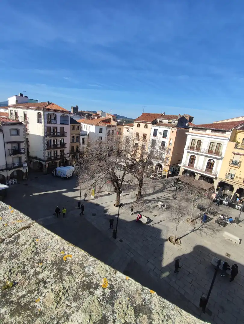 Außenansicht von Dachboden zum Verkauf in Plasencia mit Klimaanlage, Terrasse und Möbliert