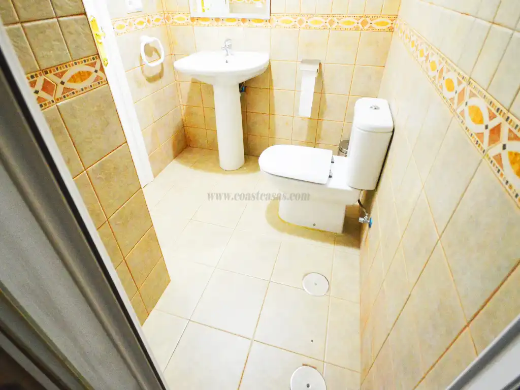 Baño de Apartamento en venta en Orihuela con Aire acondicionado, Calefacción y Terraza