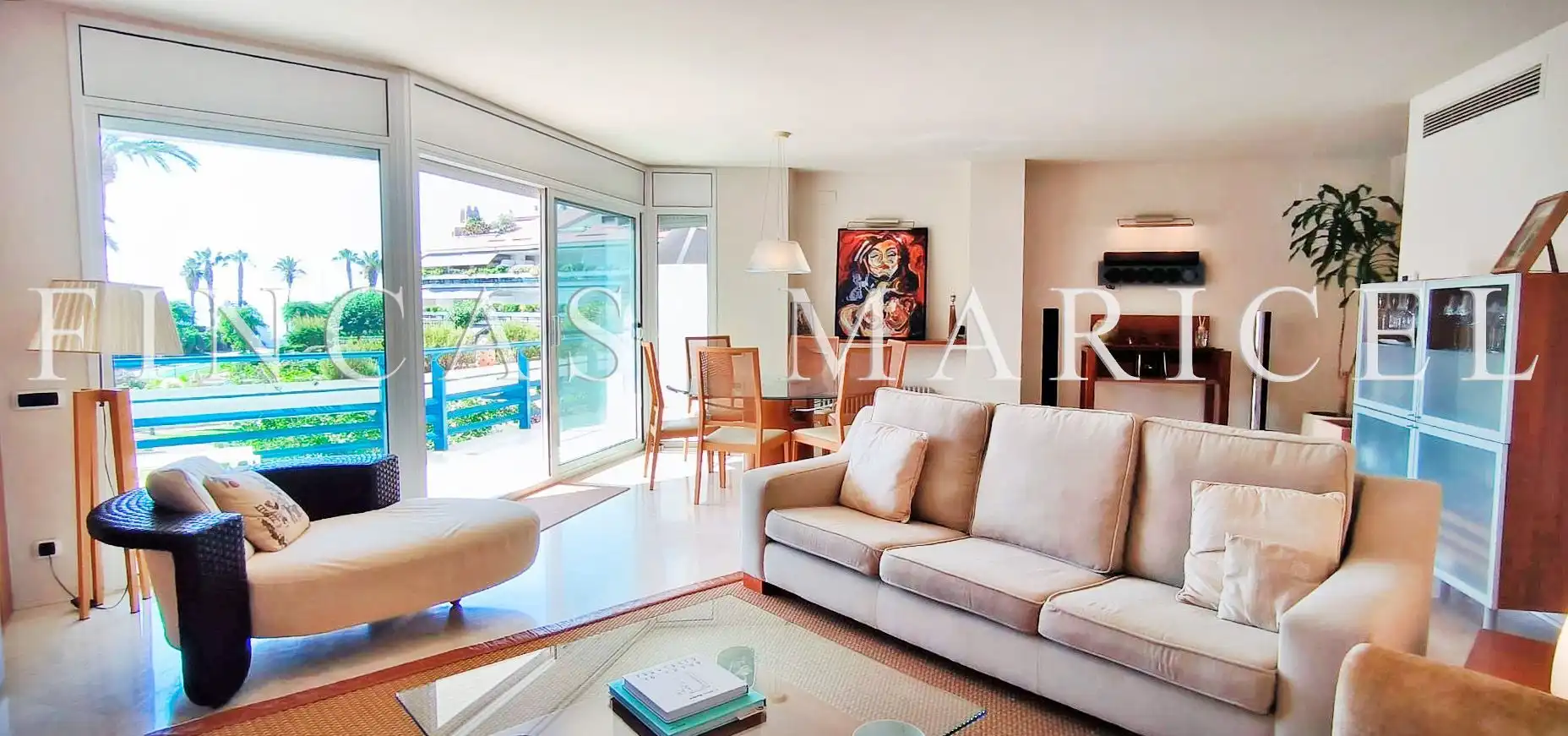 Living room of Flat for sale in Sitges  with Air Conditioner, Heating and Storage room