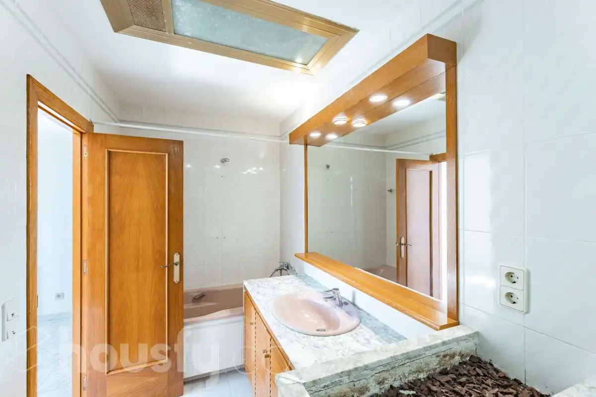 Casa amb piscina en venda a Avinguda de la Llum ., imagen 33