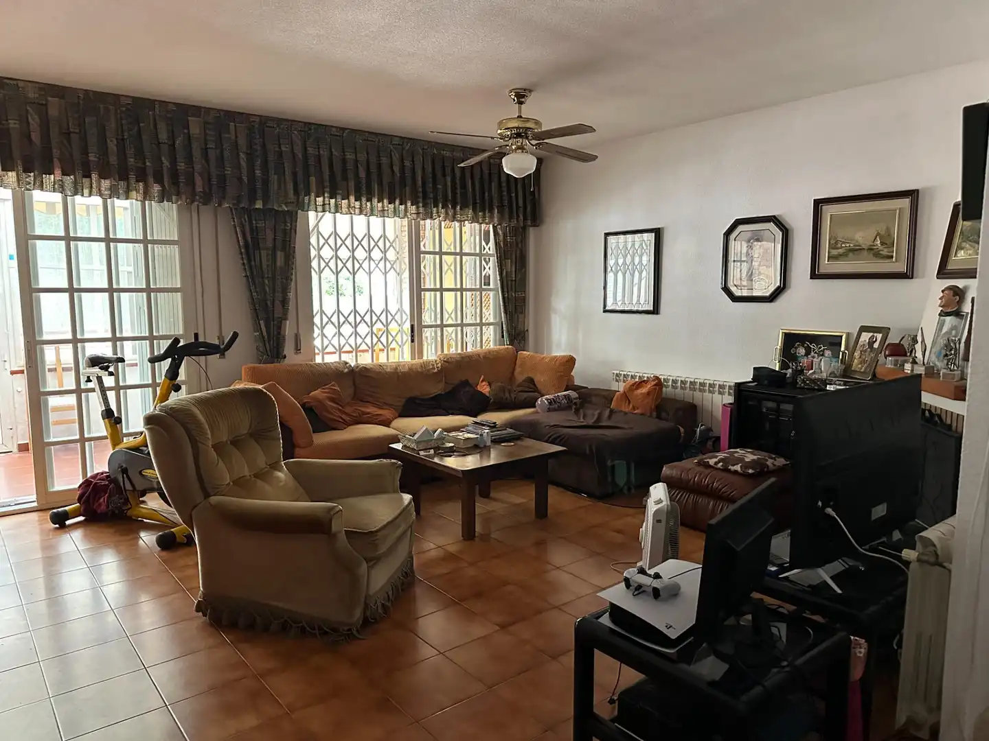Sala d'estar de Casa adosada en venda en Alicante / Alacant amb Aire condicionat, Calefacció i Jardí privat