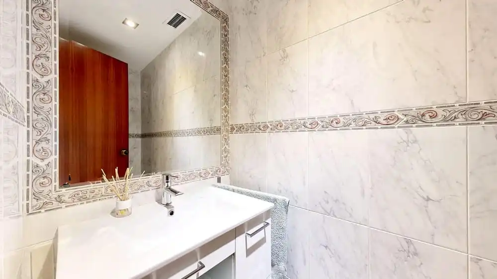 Badezimmer von Wohnungen zum Verkauf in Fuengirola mit Terrasse, Internet und Gemeinschaftspool