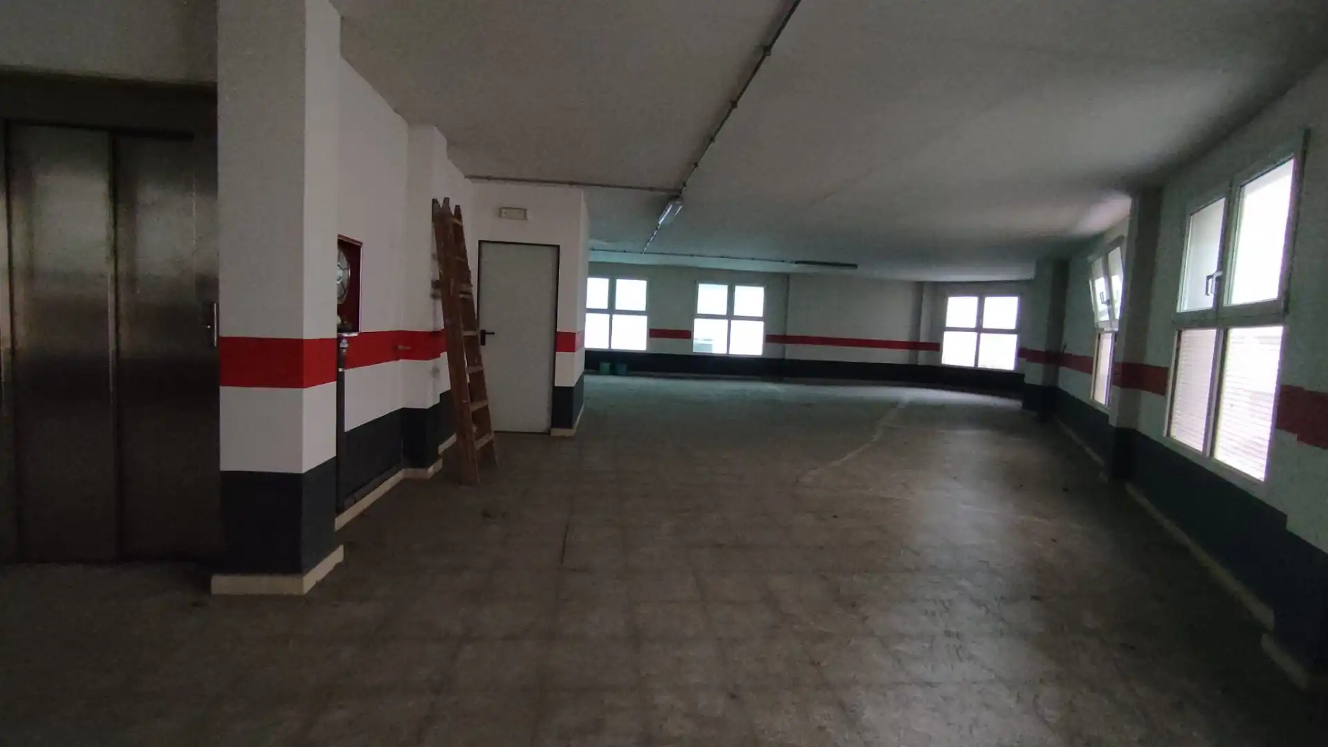 Einzelparkplatz mit Aufzug zum Verkauf in Calle Azafranal 27, imagen 4