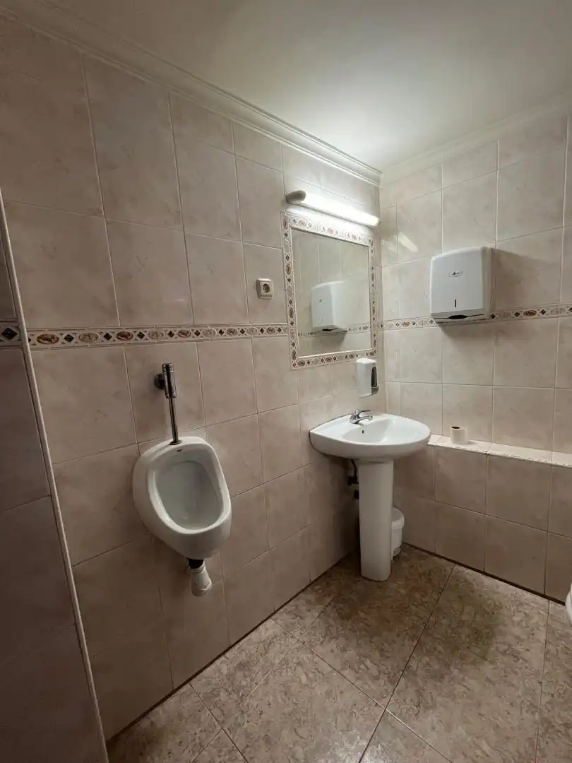 Business premises for sale in de Lluís Companys, imagen 5