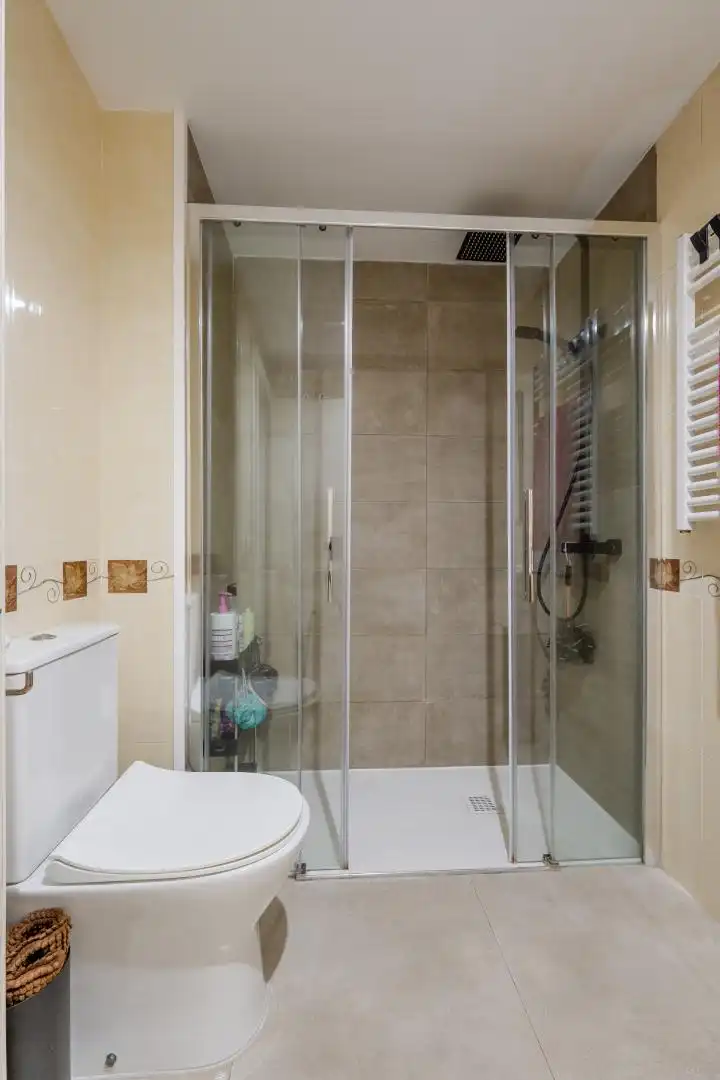 Baño de Dúplex en venta en Girona con Calefacción