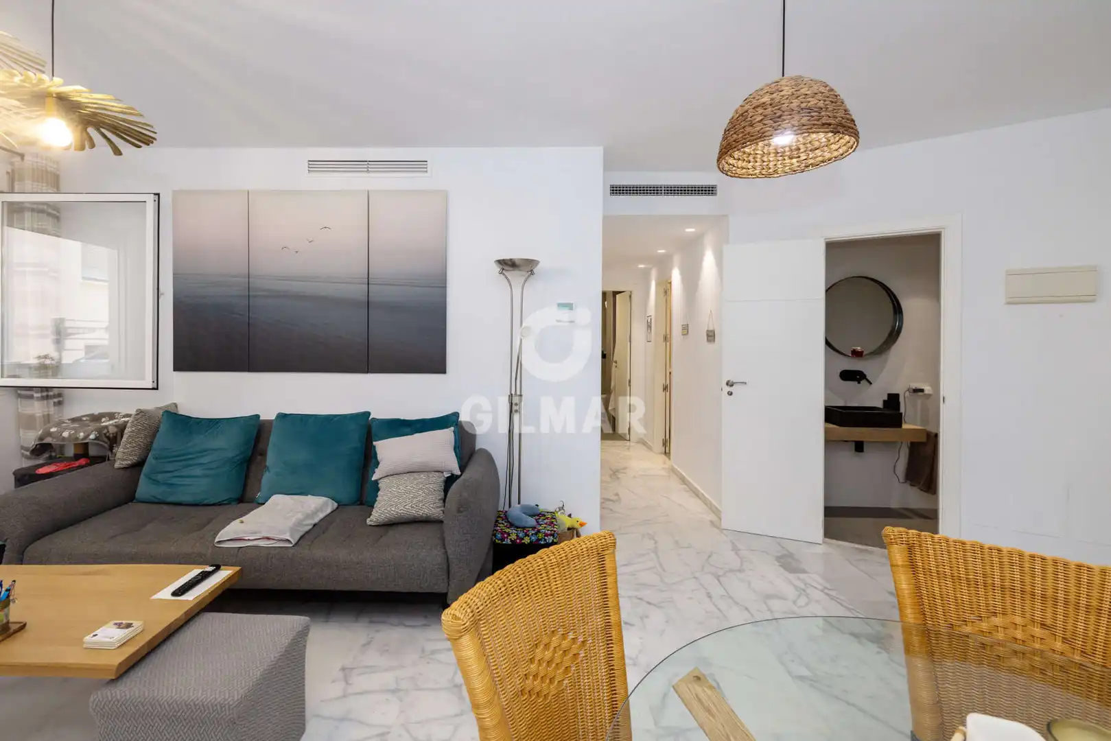 Sala d'estar de Apartament en venda en Estepona amb Calefacció, Piscina i Balcó