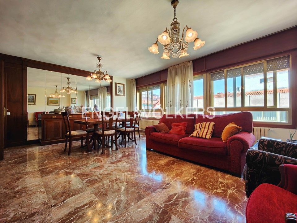 Dining room of Apartment for sale in Pontevedra Capital   with Heating, Parquet flooring and Storage room