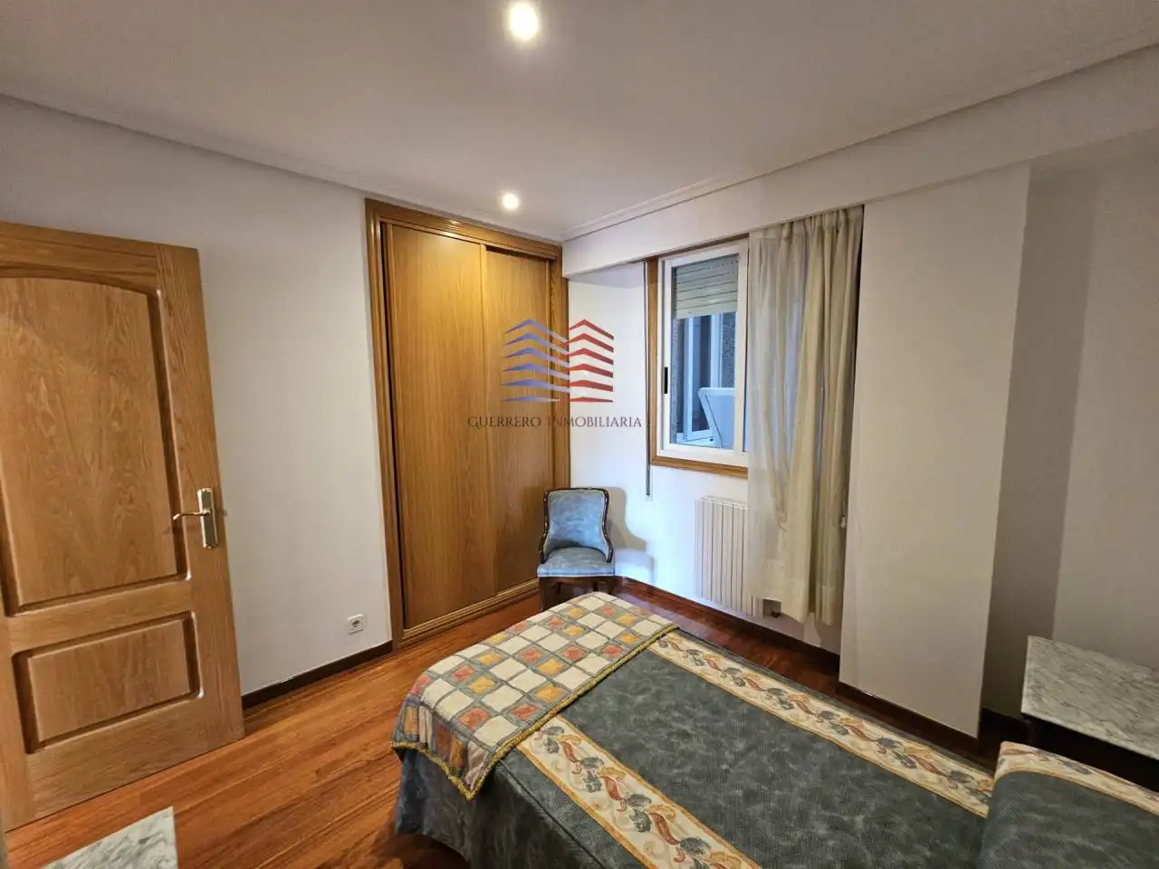 Dormitori de Pis de lloguer en Ourense Capital  amb Calefacció, Parquet i Traster